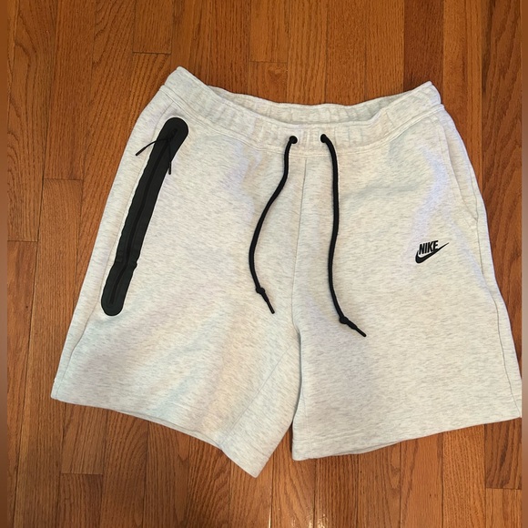 Nike Men’s Tech Fleece Shorts - Picture 2 of 6